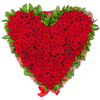 большое сердце красных роз